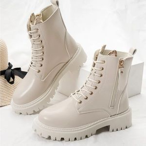 Lace up, front zipper Side, compact booths